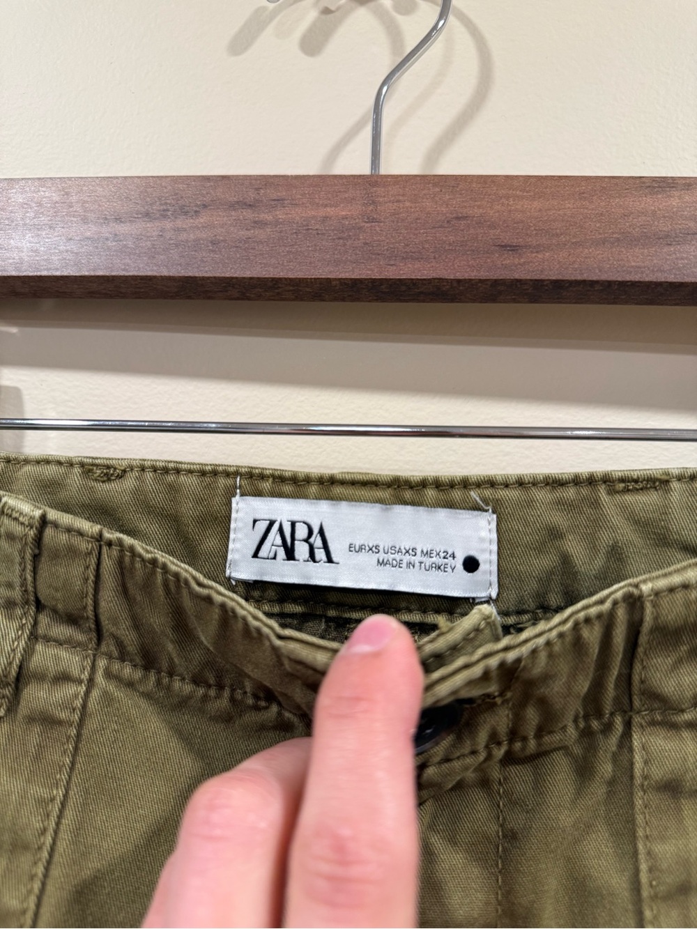 Zara Pants - Picture 2 of 3